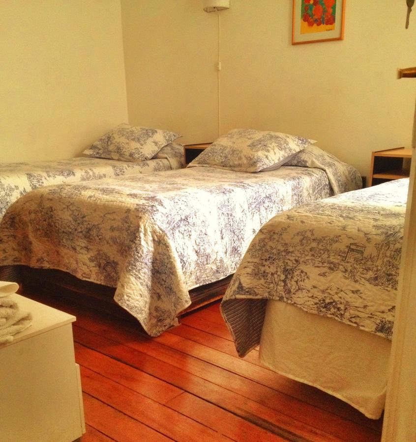 Quarto Triplo com Banheiro Compartilhado