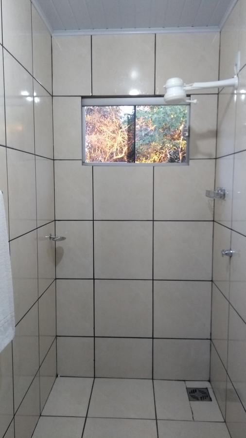 Quarto Triplo com Banheiro Privativo