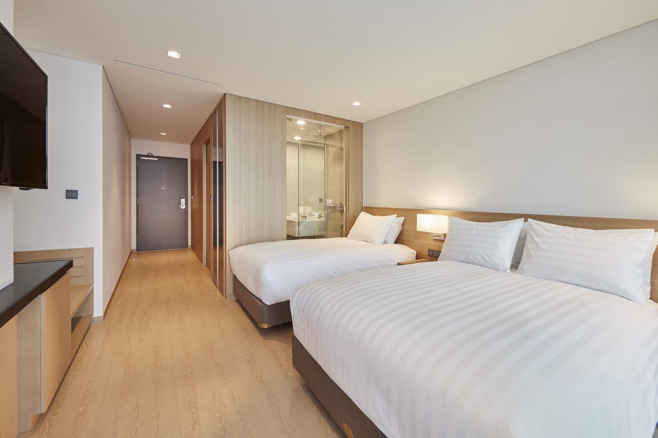 King Room with King Bed and Pool View