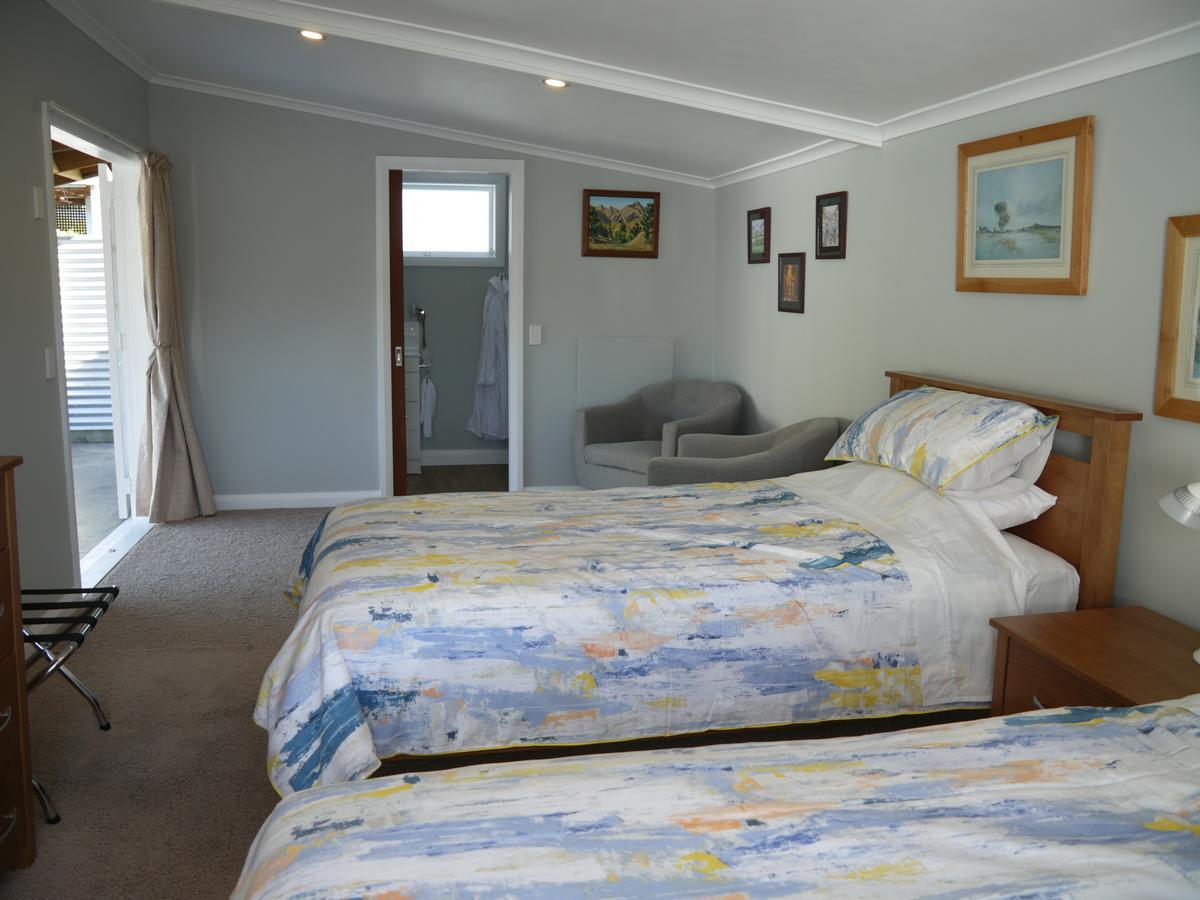 Deluxe Twin Room 4