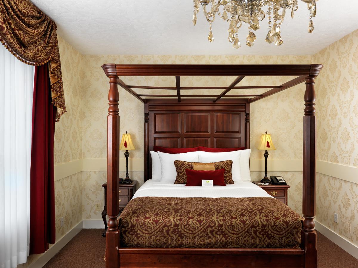 Notre Dame Room