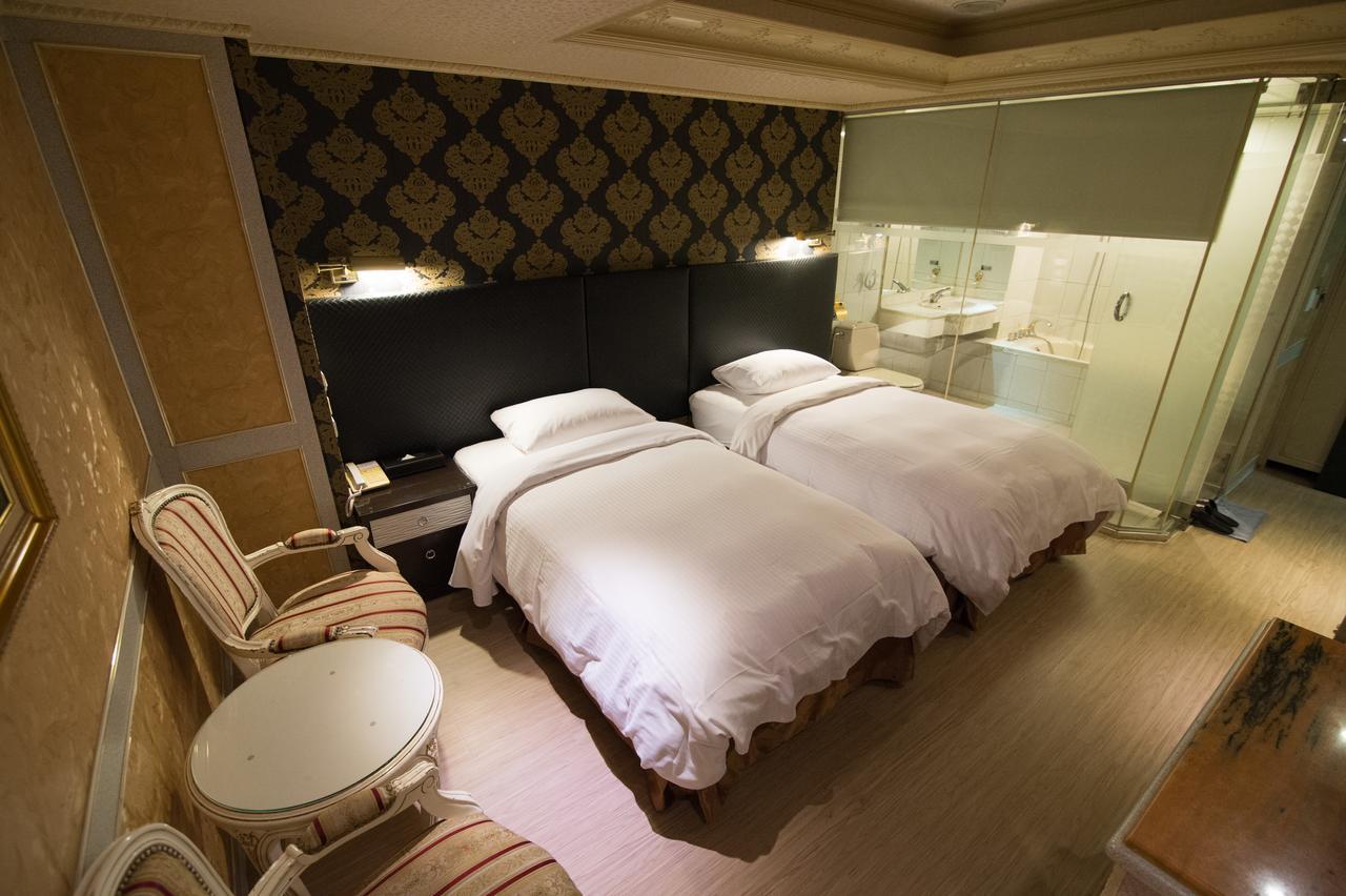 Standard Twin Room No