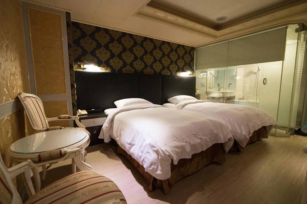 Standard Twin Room No