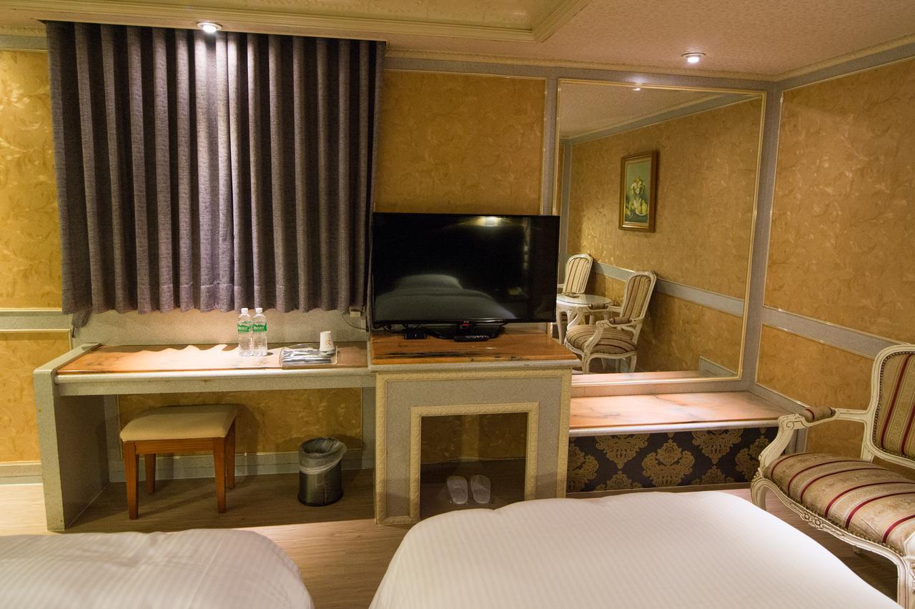 Standard Twin Room No