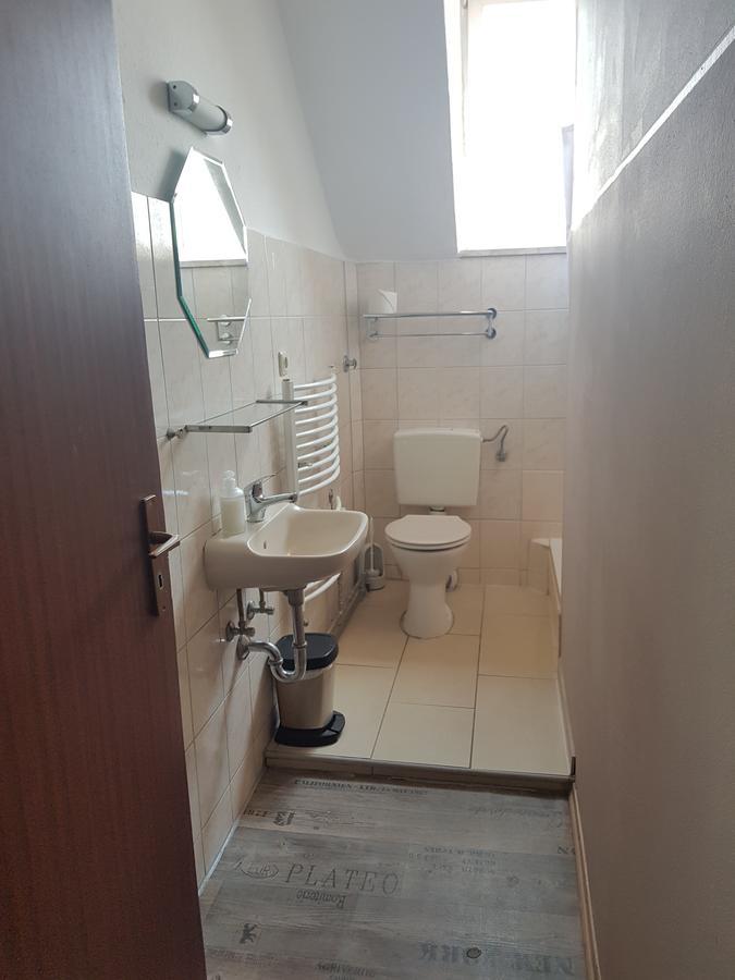 Twin Room Private External Bathroom