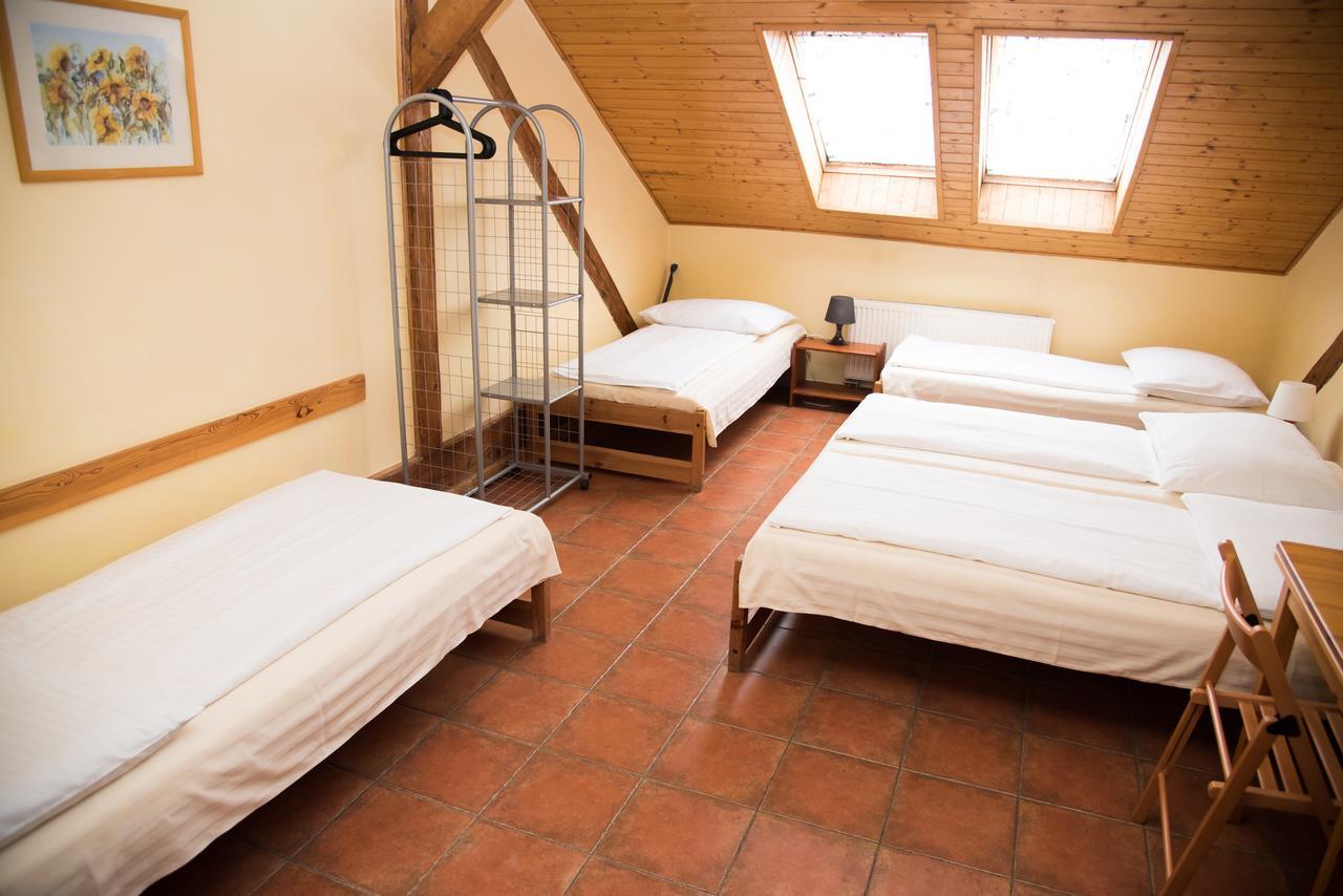 Quintuple Room