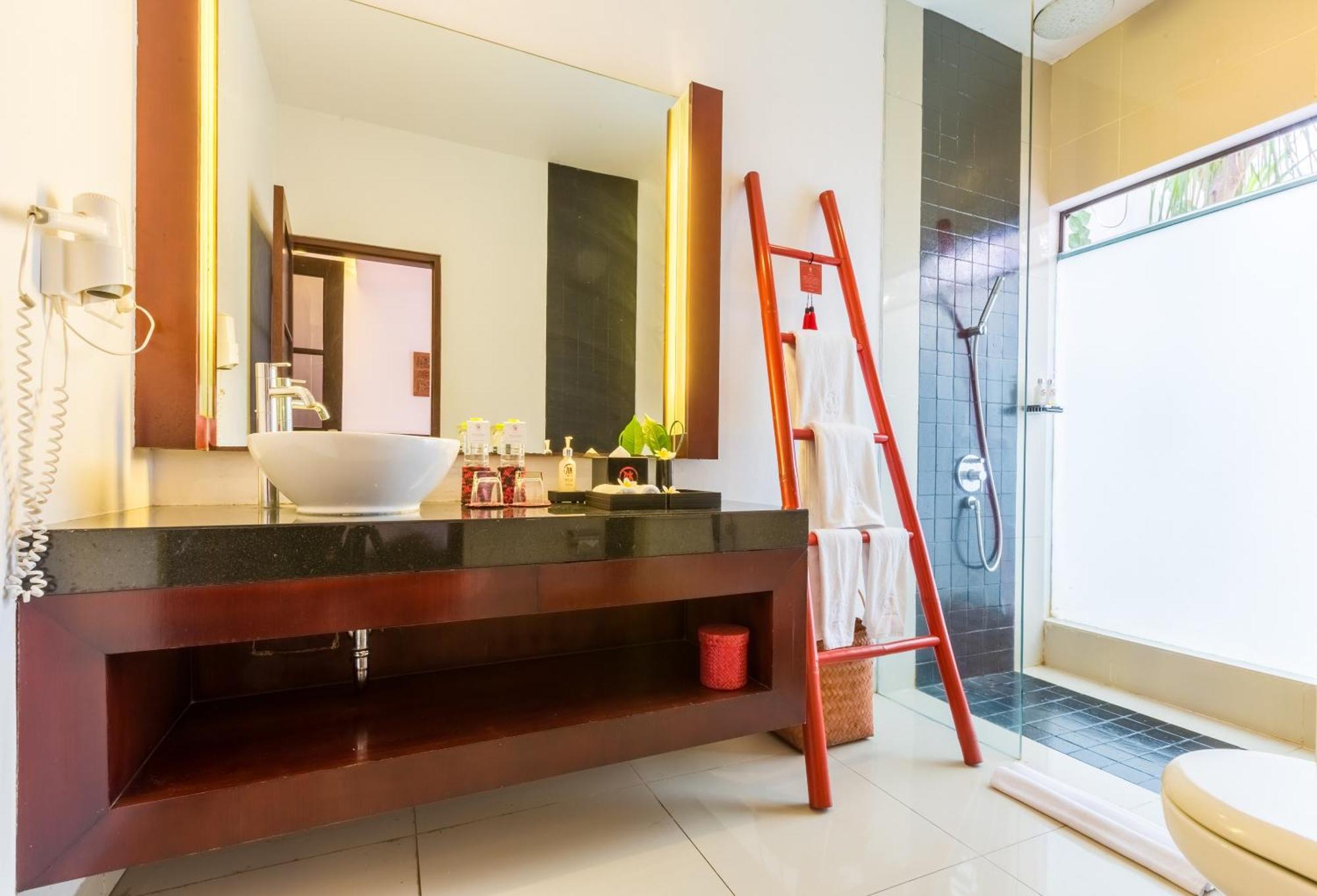 Junior Suite Pool Access