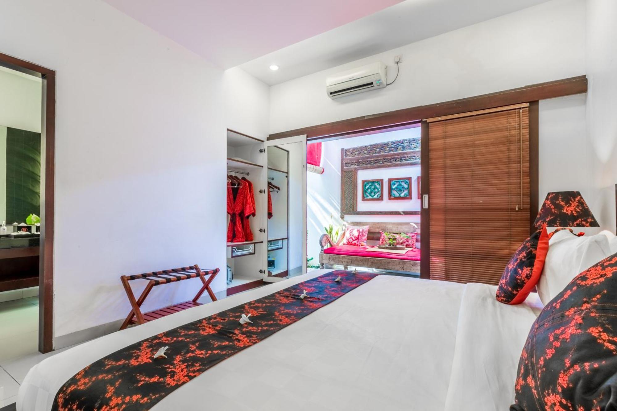 Junior Suite Pool Access