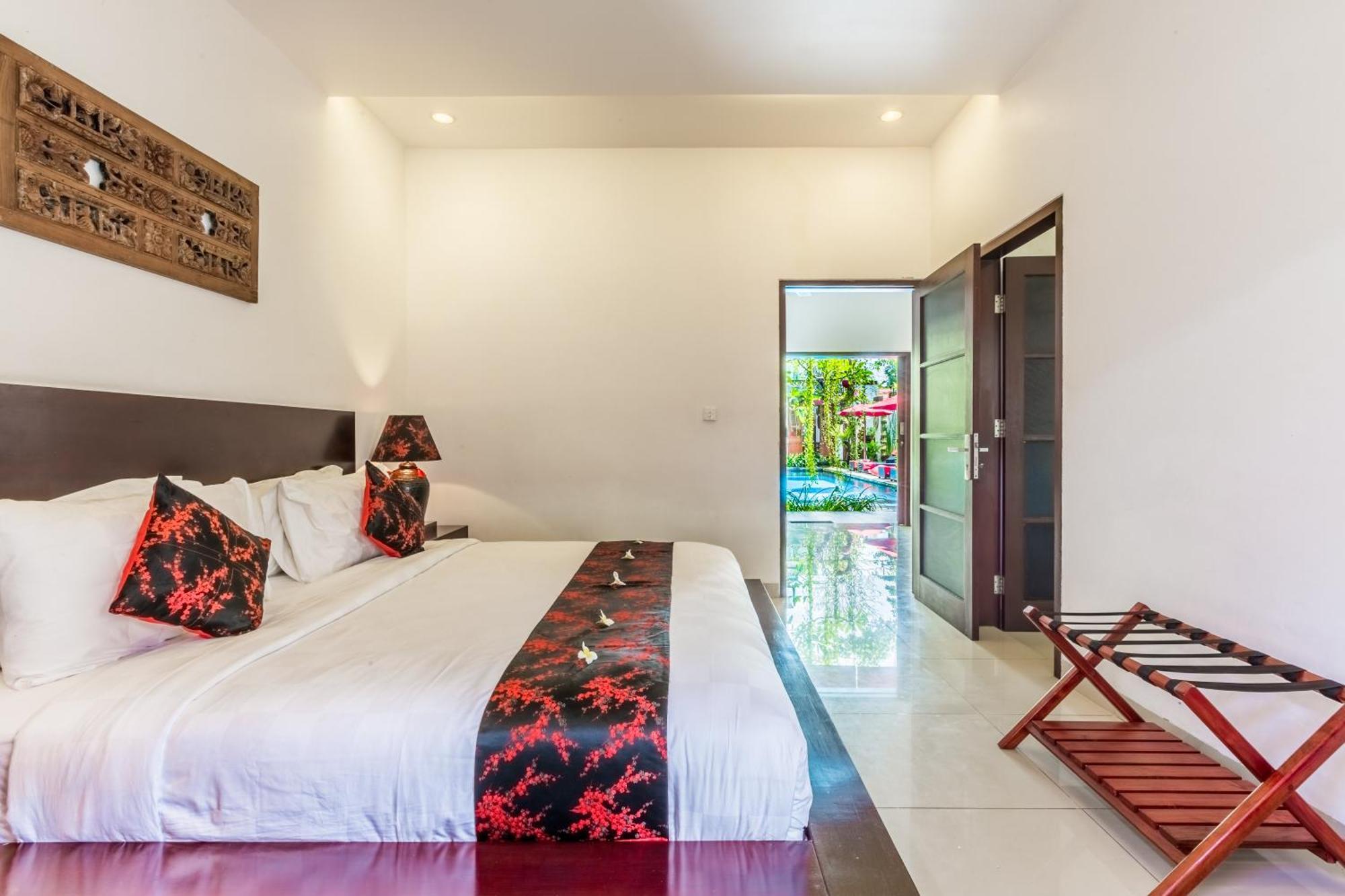 Junior Suite Pool Access