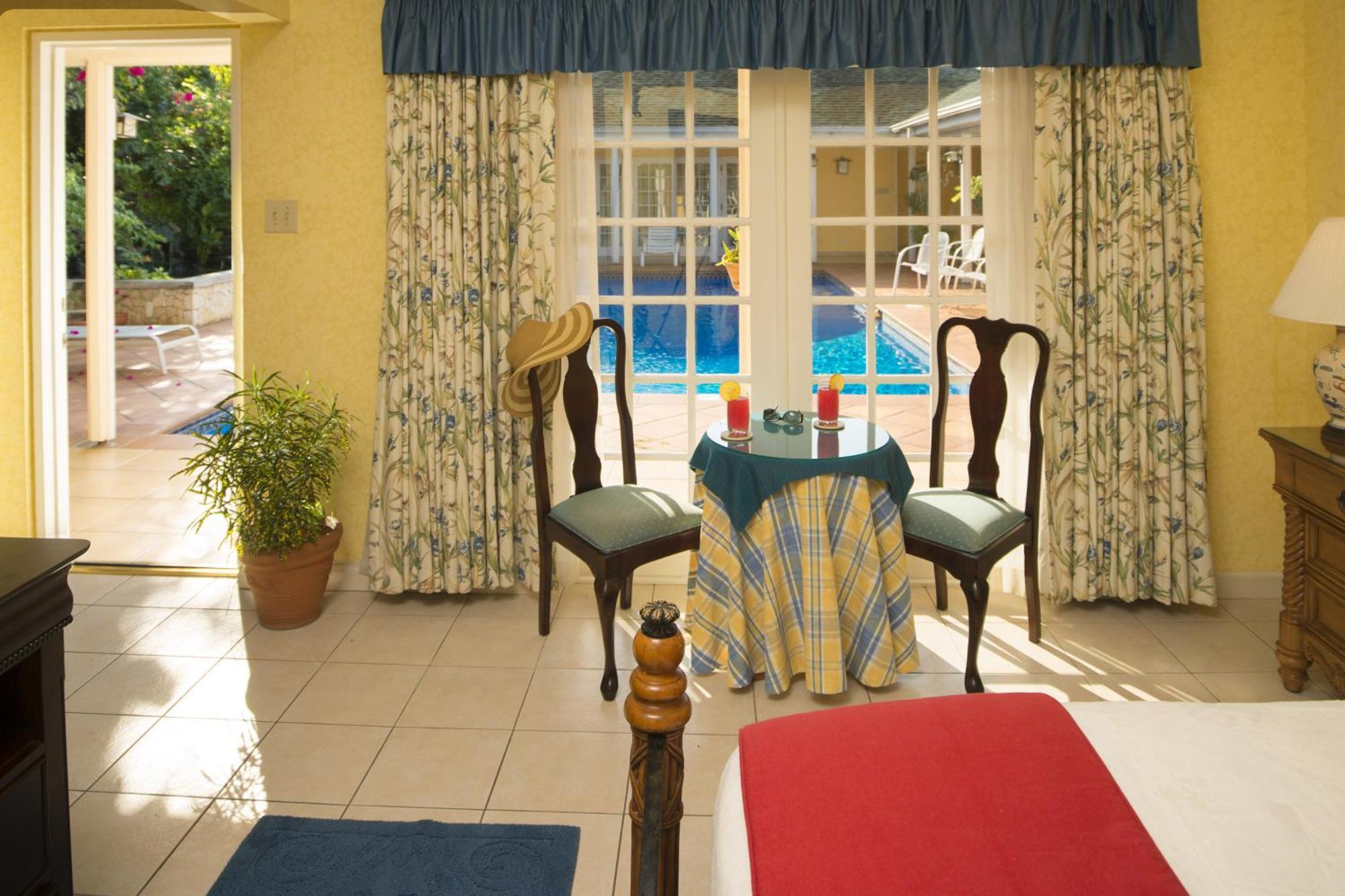 Queen Deluxe Room