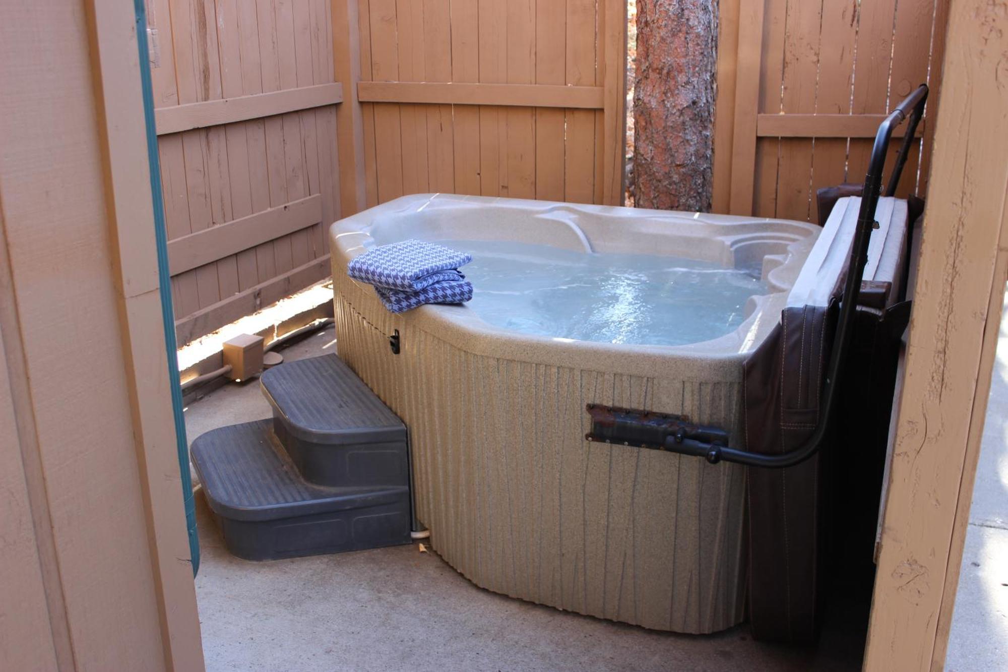 Queen Suite Hot Tub