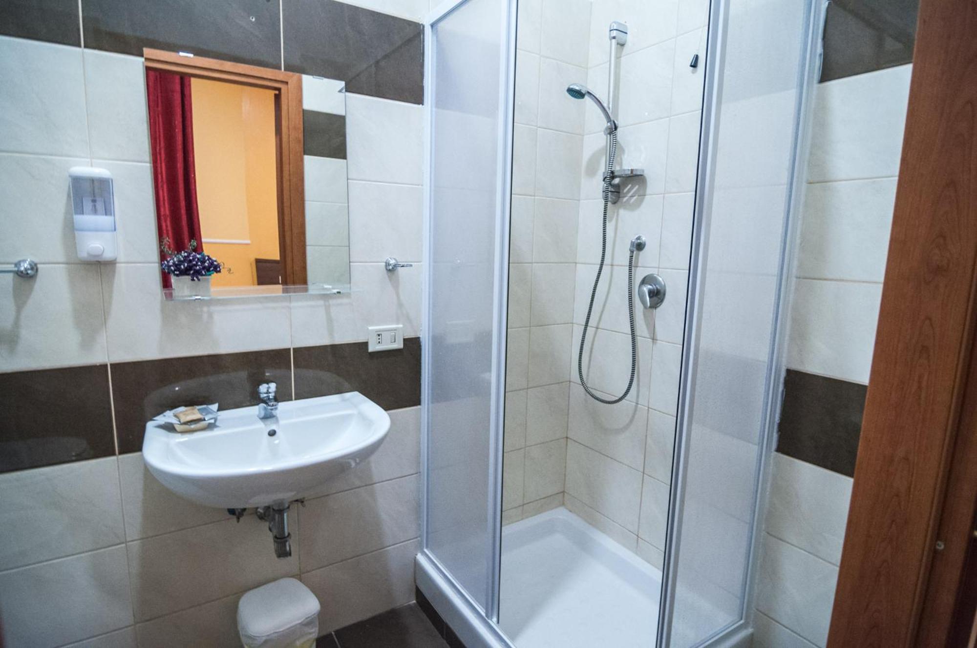 Small Double Room,1362462860:JPEG