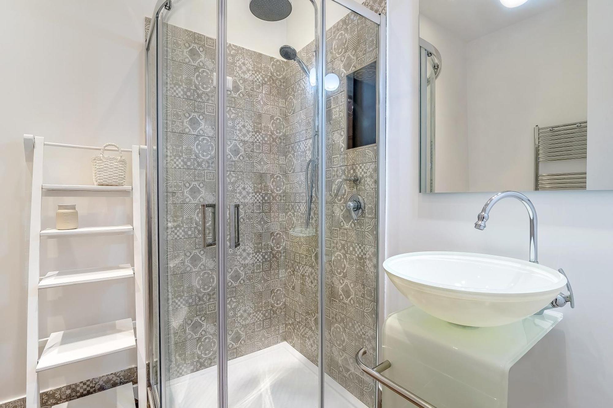 Quadruple Room with Private Bathroom