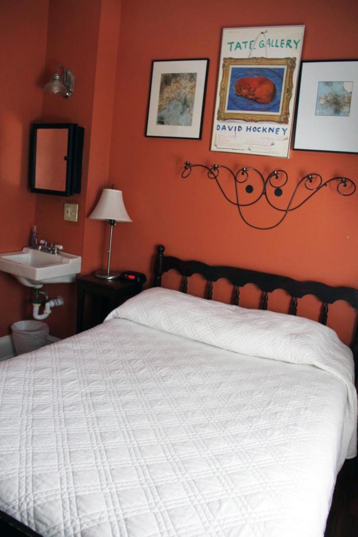 Deluxe Single Room Shared Bath