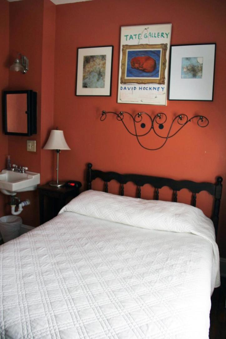 Deluxe Single Room Shared Bath