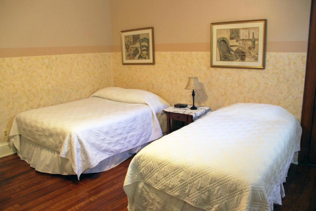 Deluxe Double Room Shared Bath