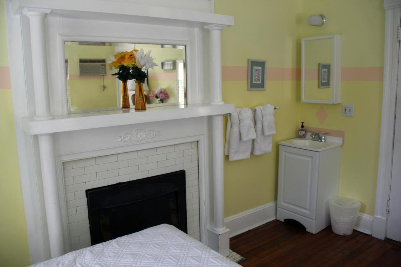 Standard Triple Room Shared Bath