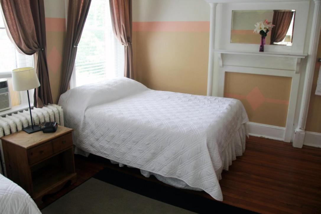 Standard Triple Room Shared Bath