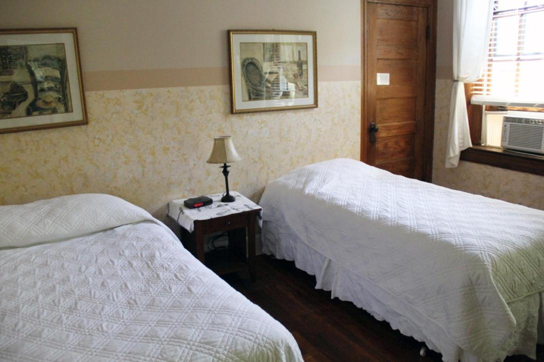 Deluxe Double Room Shared Bath