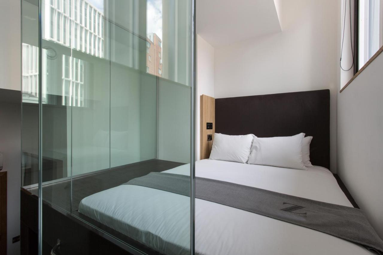 Habitación con cama grande