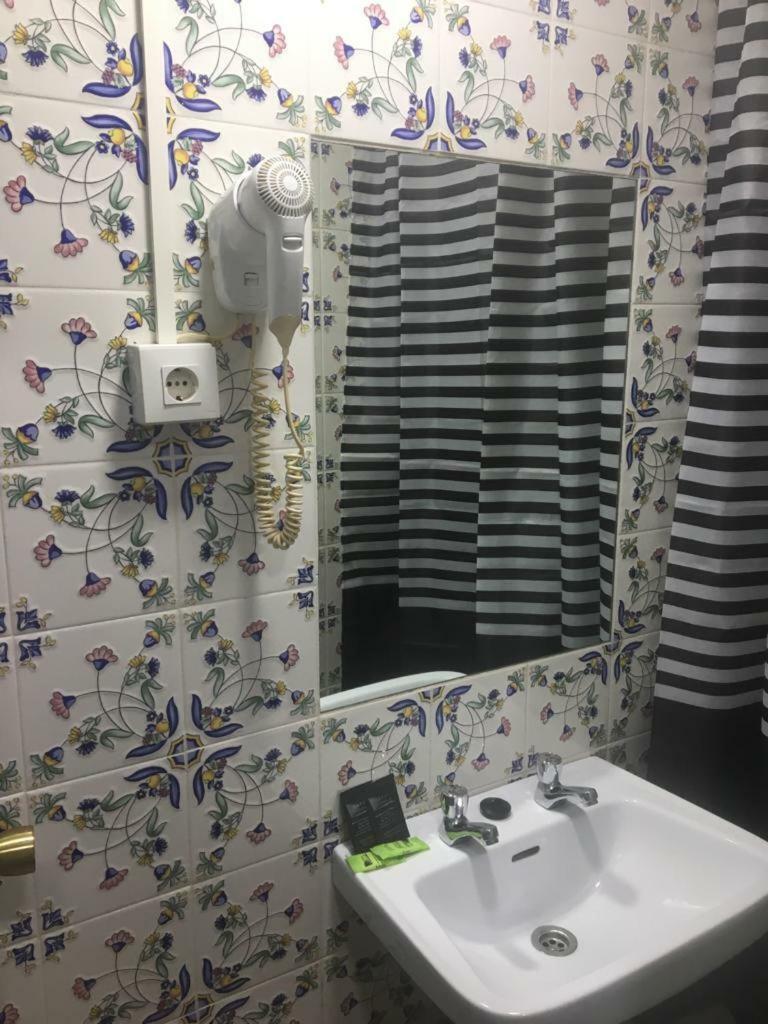 Single Room with Private Bathroom,778609191:JPEG