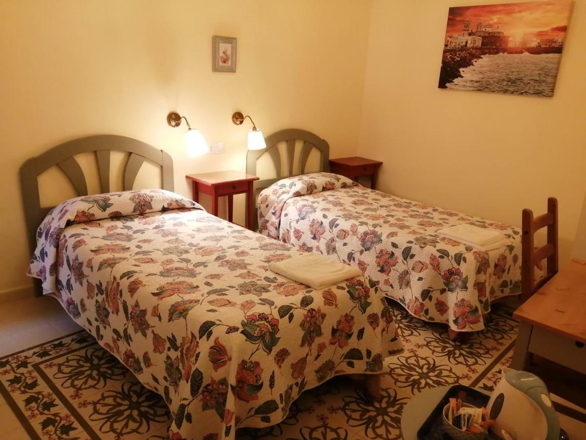 Chambre Lits Jumeaux avec Salle de Bains Commune