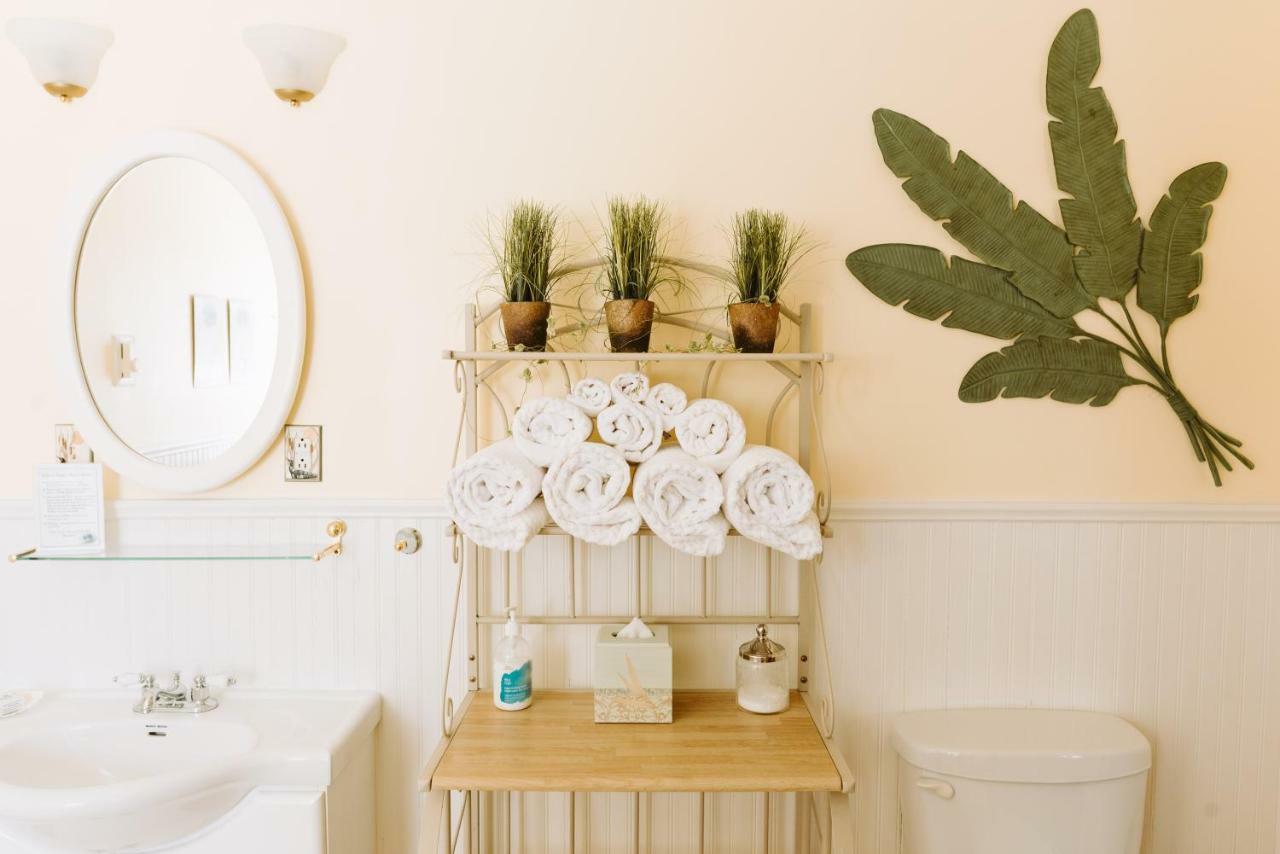 Double or Twin Room Bathroom