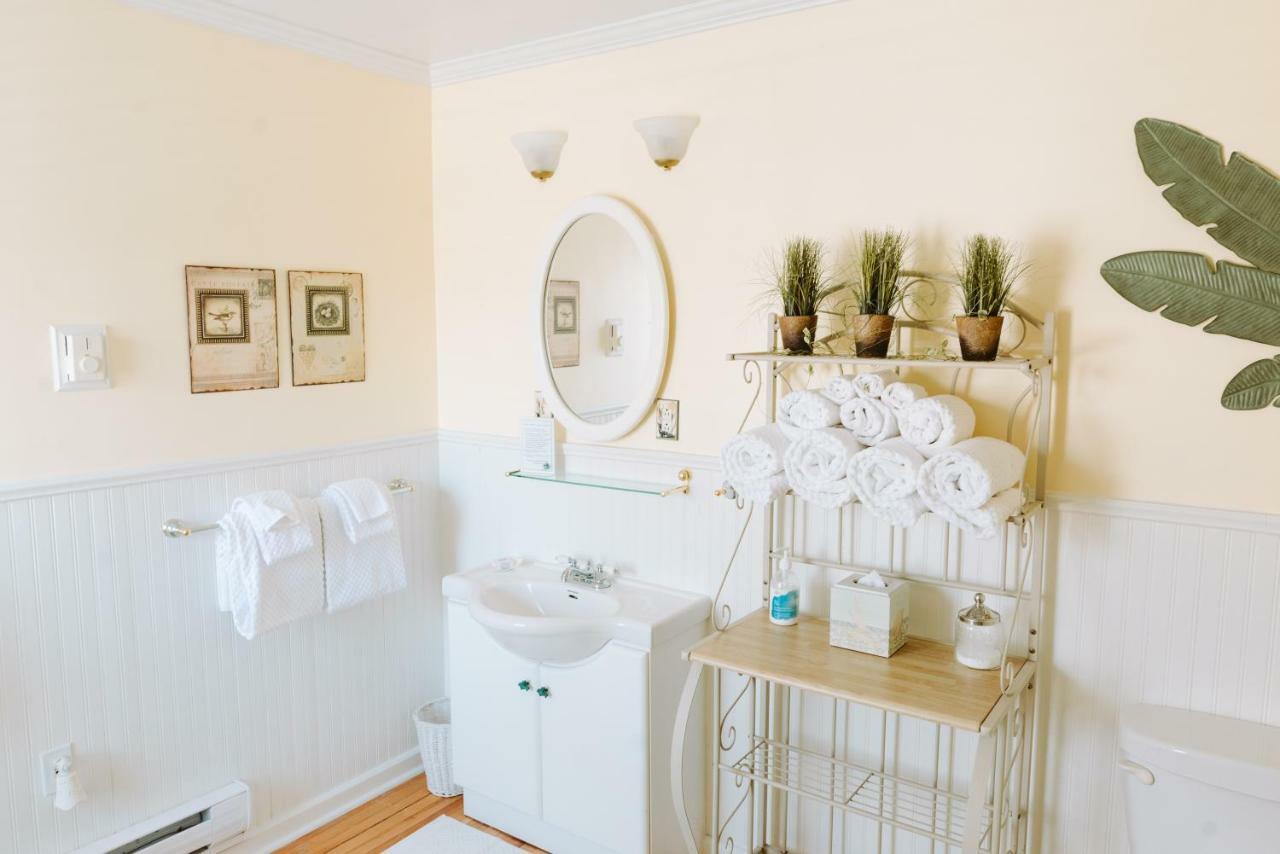 Double or Twin Room Bathroom