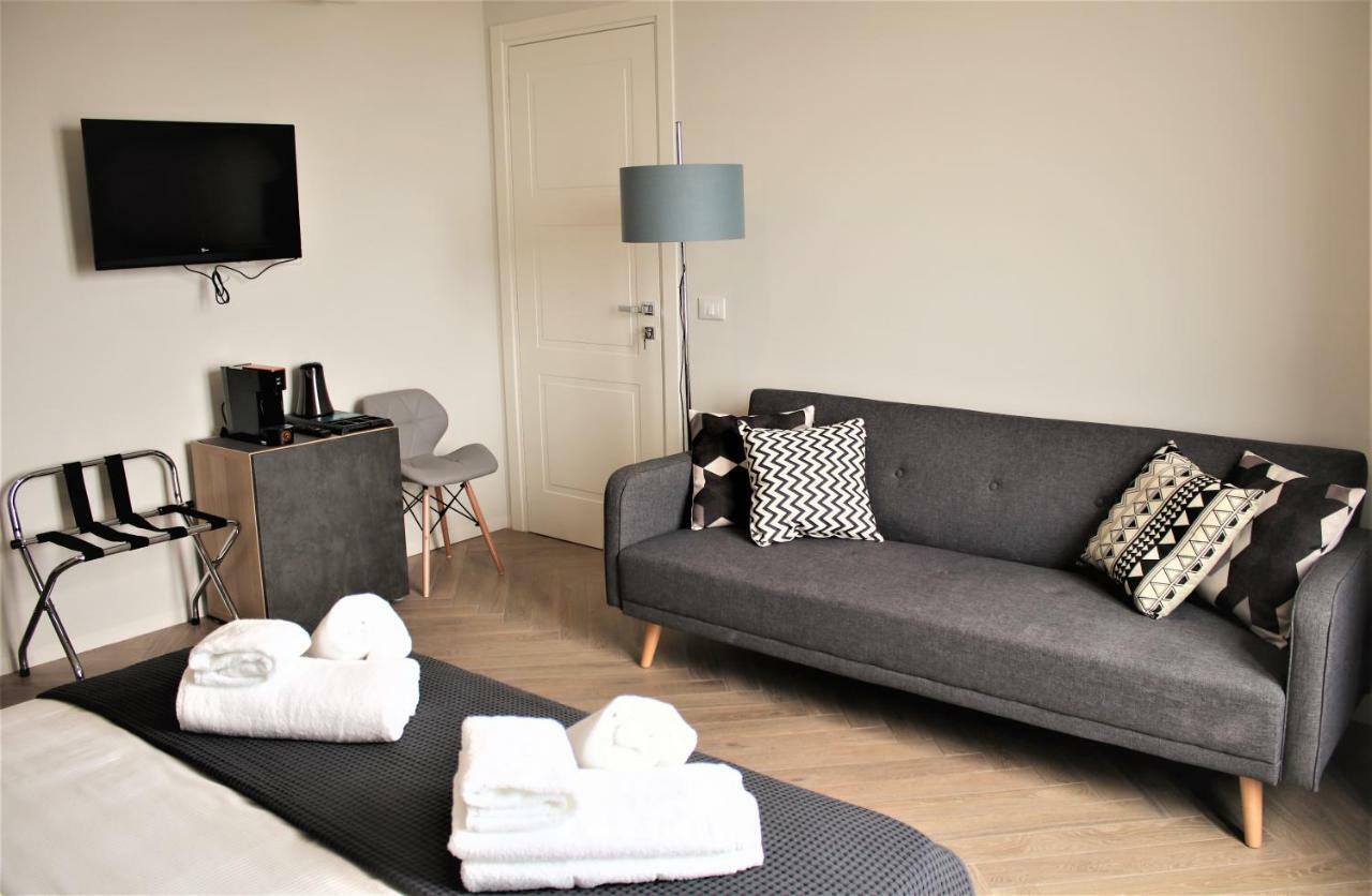 Double Room with Balcony (2 Adults + 1 Child),810310161:JPEG
