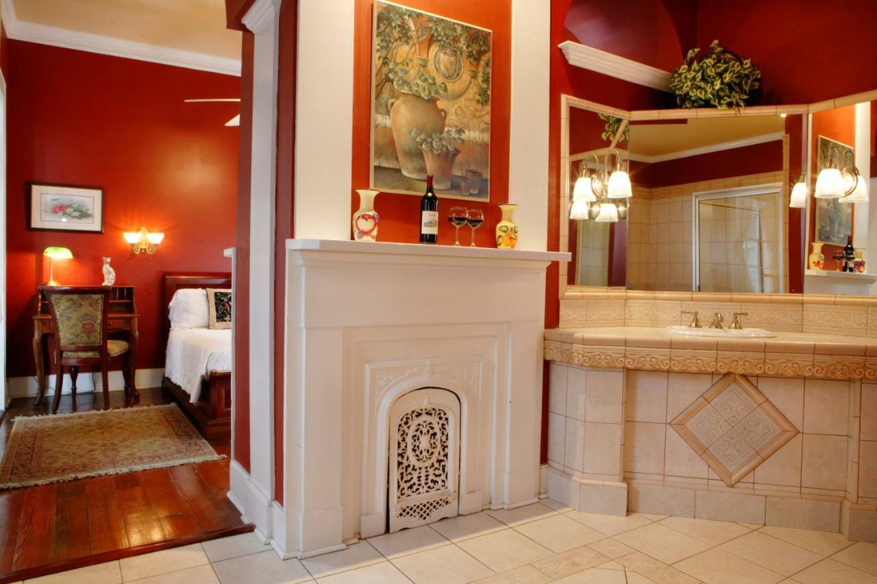 Queen Room Spa Bath