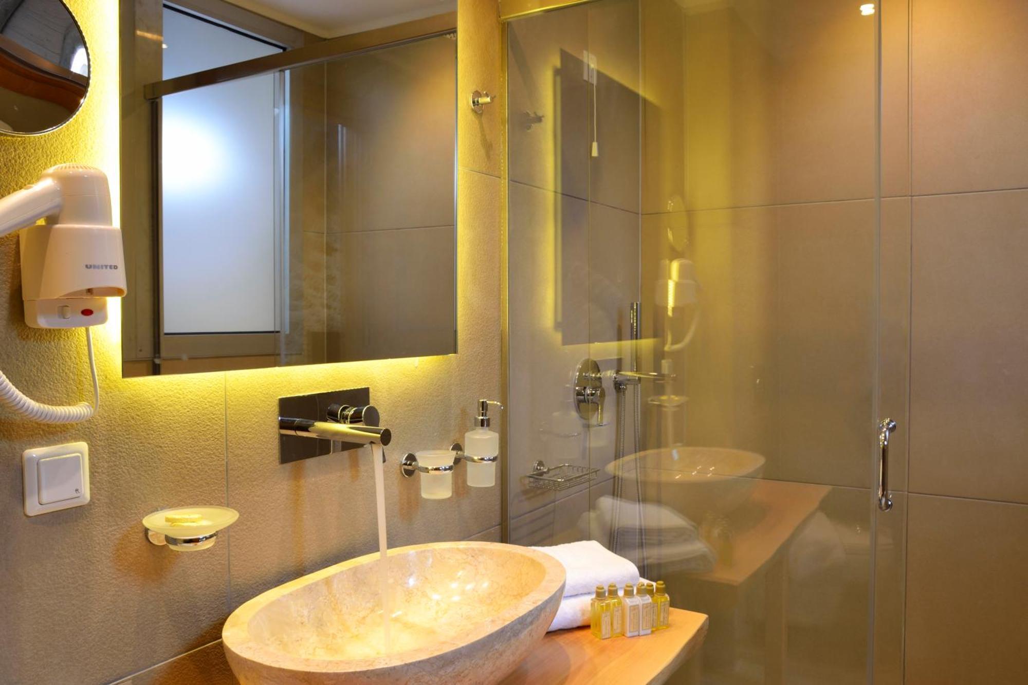 Superior Room Hot Tub