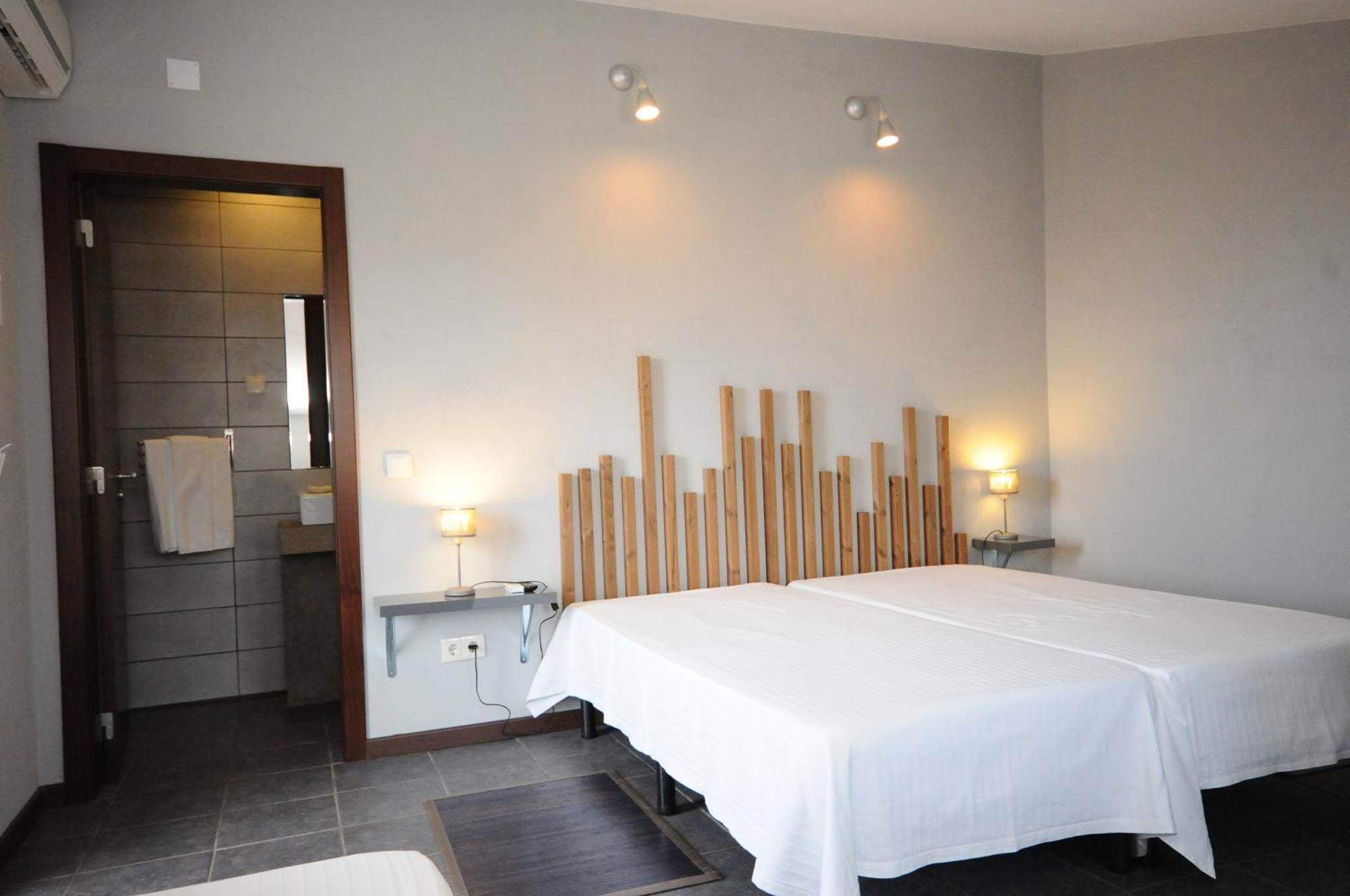 Quarto Triplo com Casa de Banho Privativa