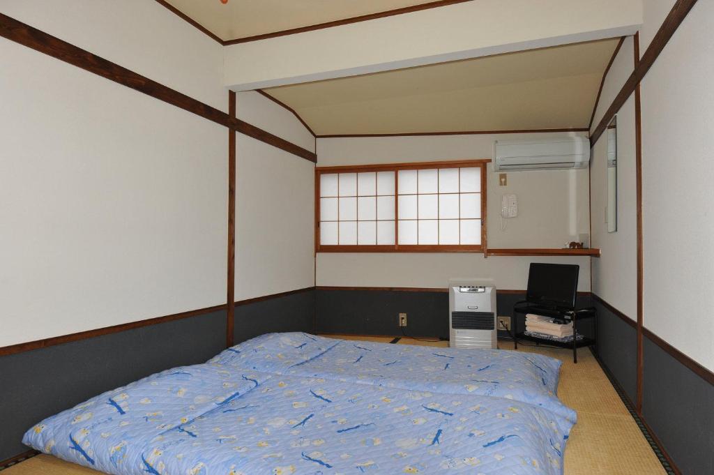 Japanese-Style Triple Room with Shared Bathroom