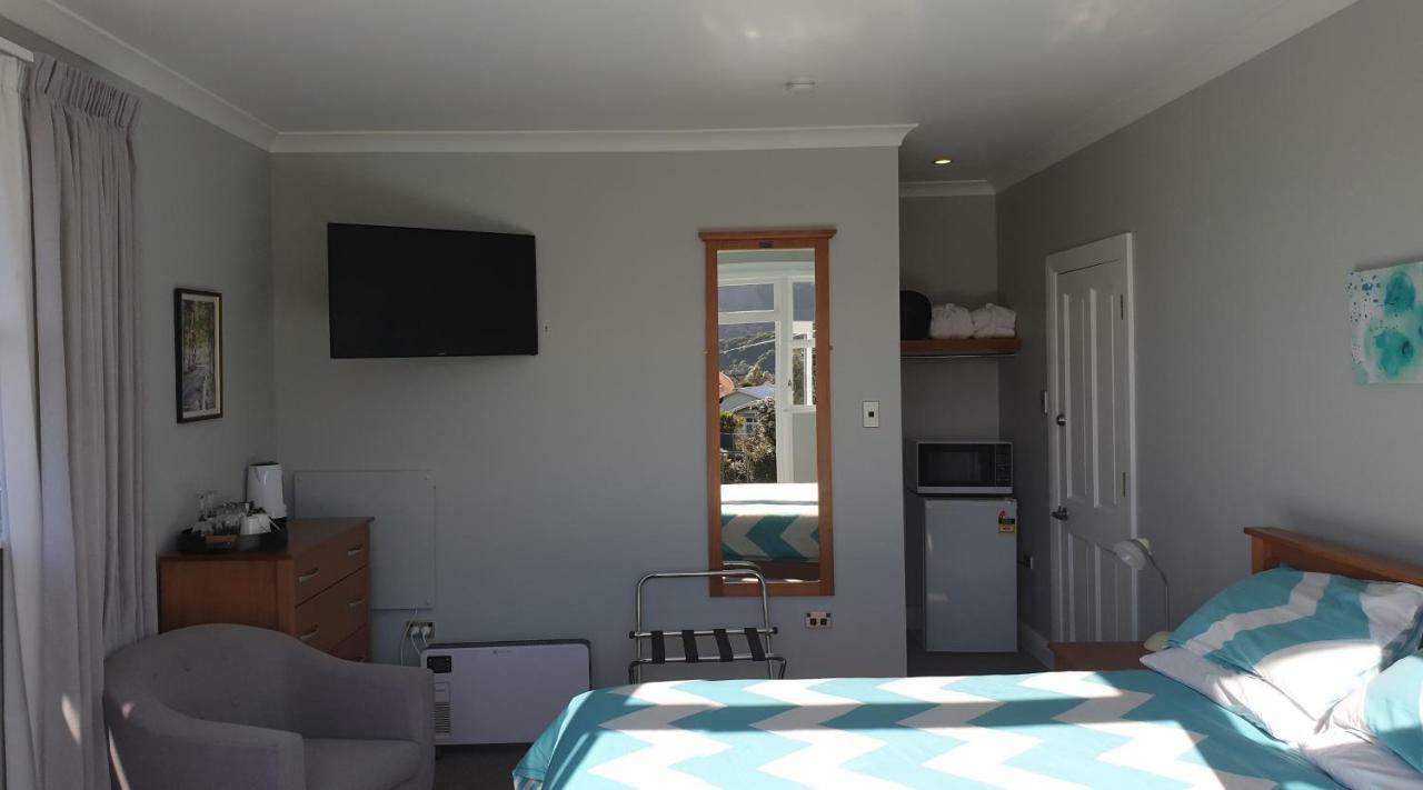 Deluxe Queen Room 2