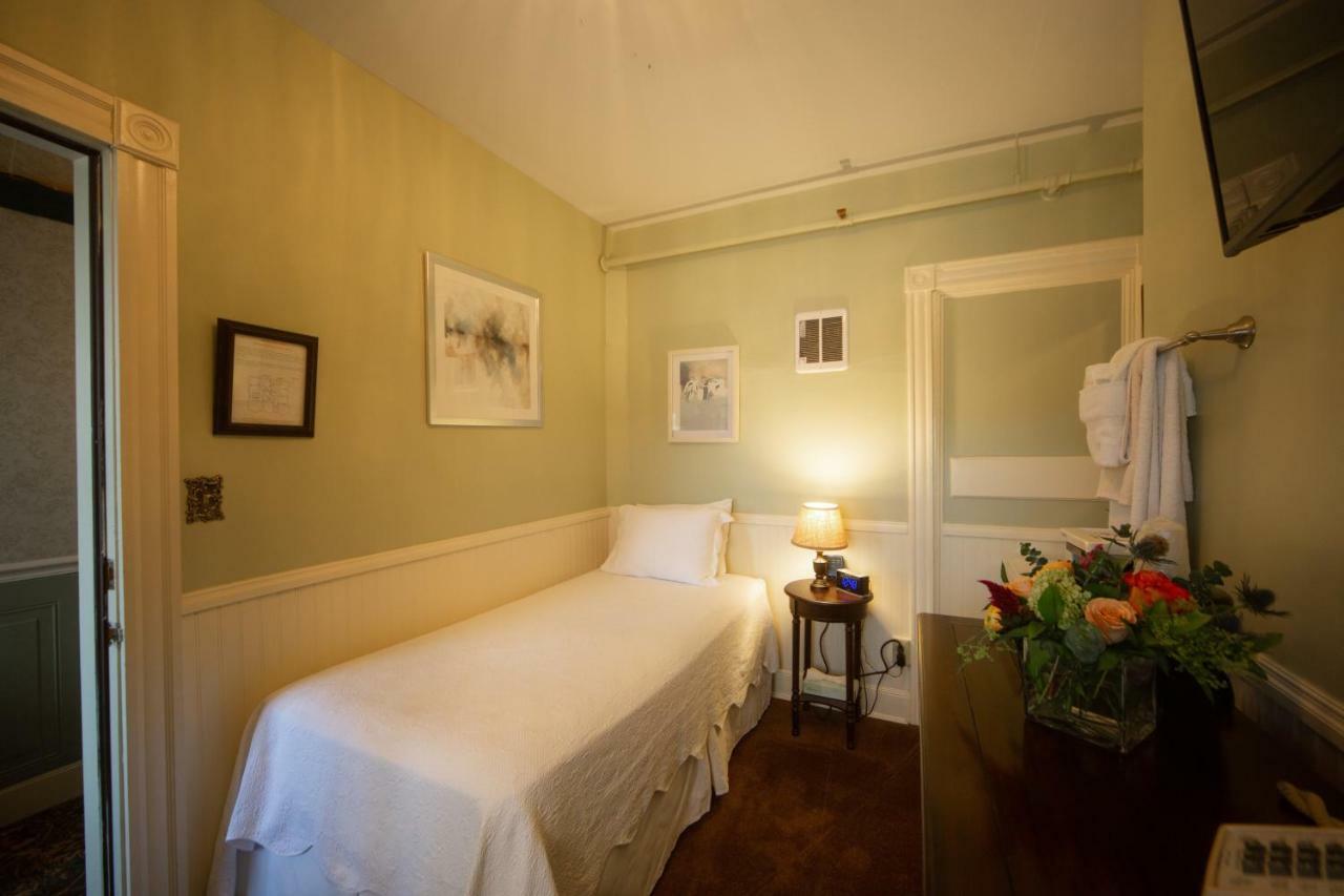 Single Room with External Private Bathroom