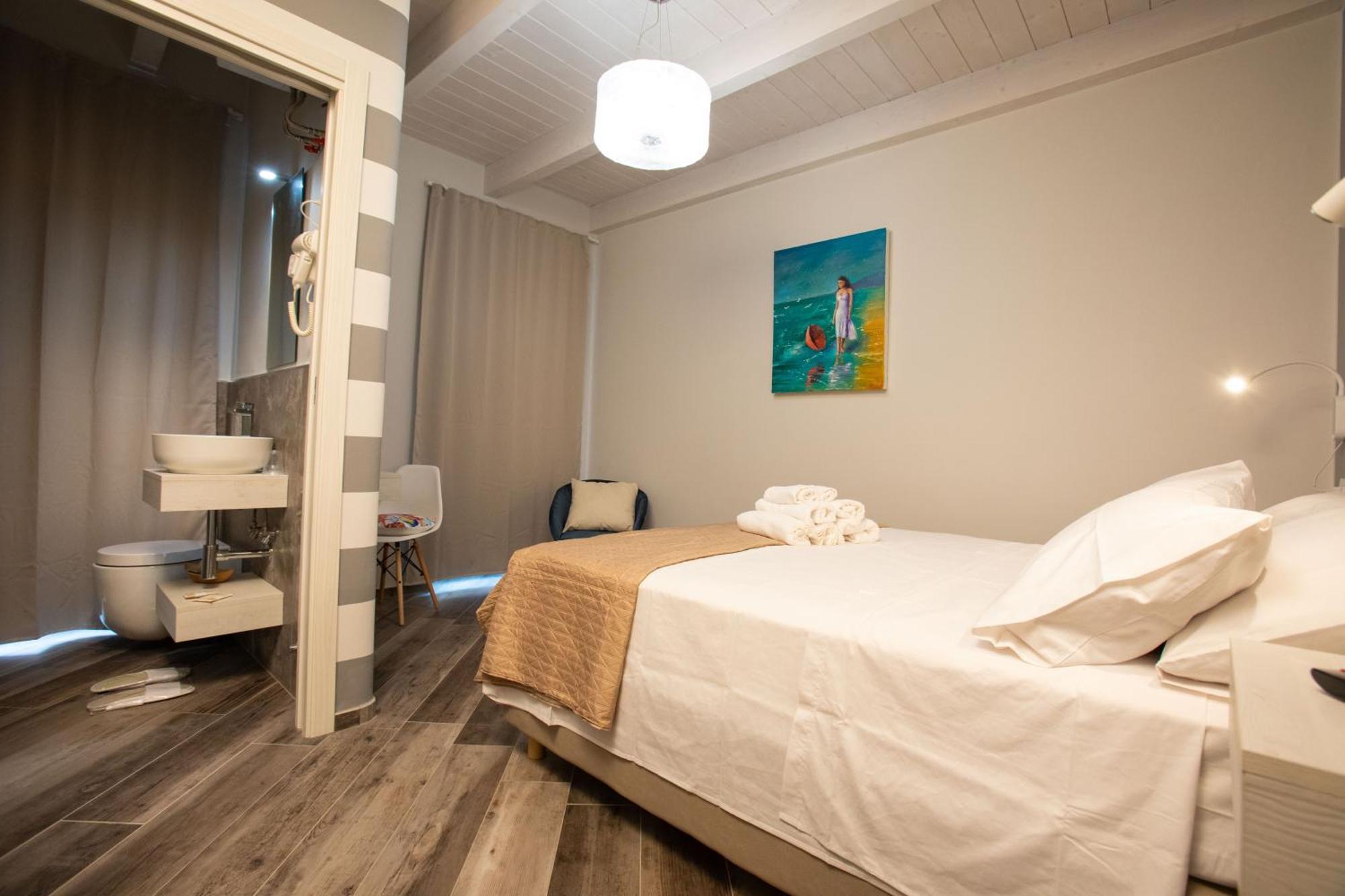 Double Room with Balcony,847213067:JPEG