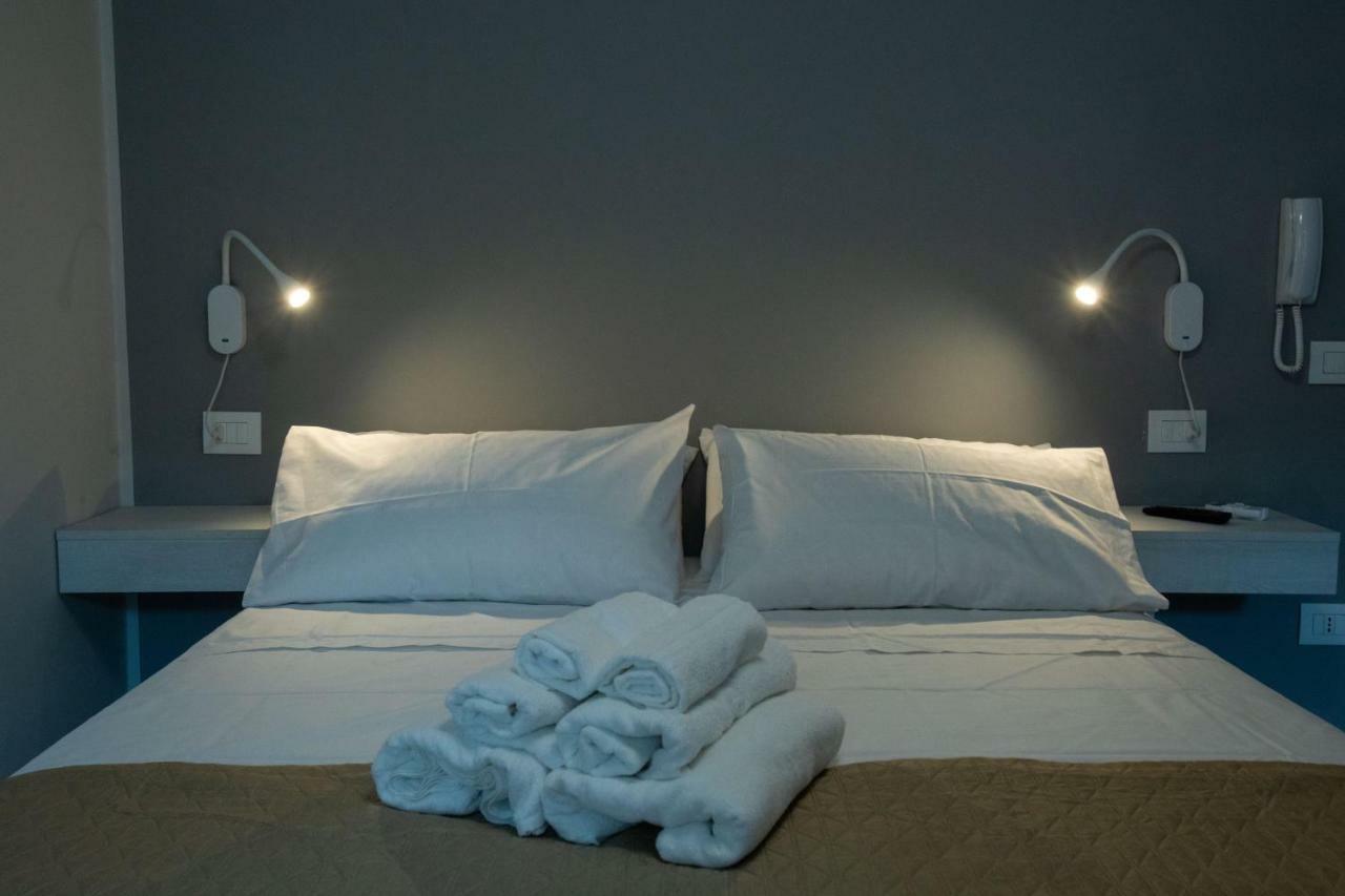 Deluxe Double Room with Balcony,847225031:JPEG