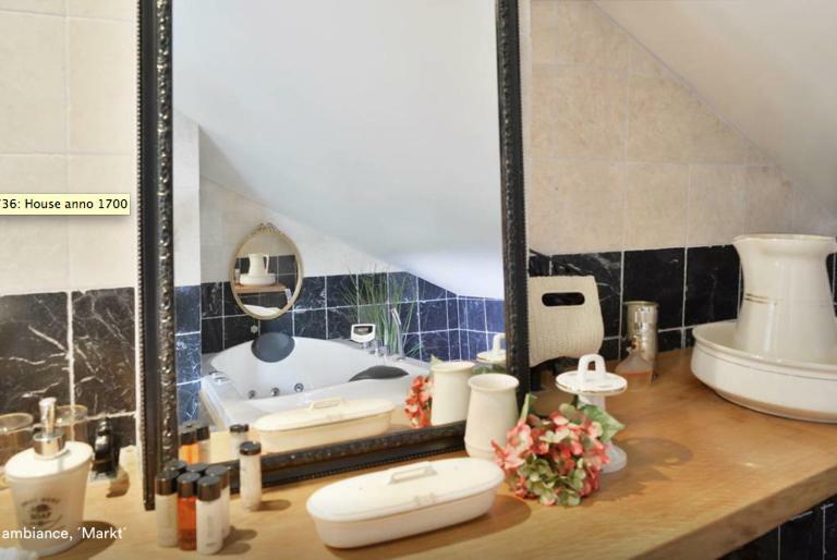 Deluxe Suite Spa Bath