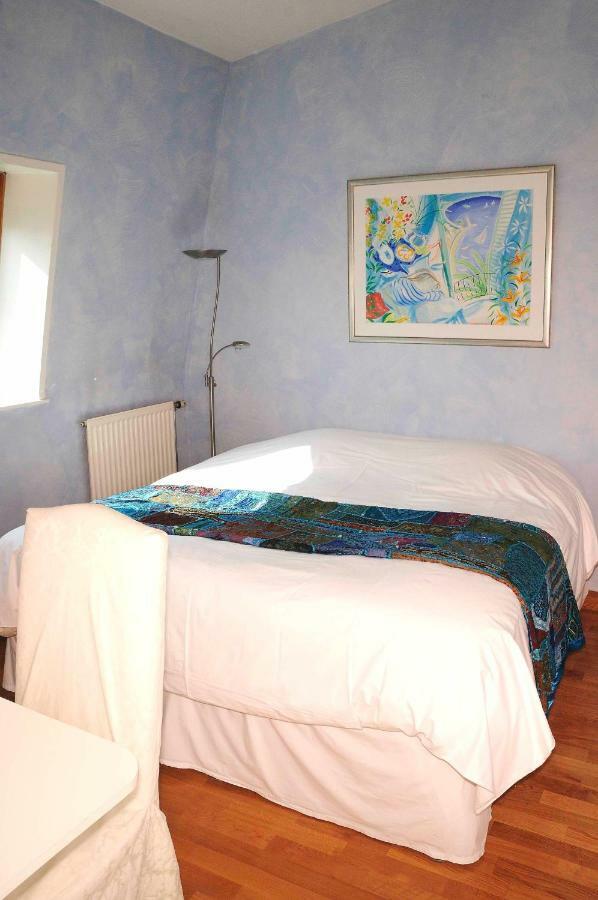 Quarto com Cama de Casal ou 2 de Solteiro e Banheiro