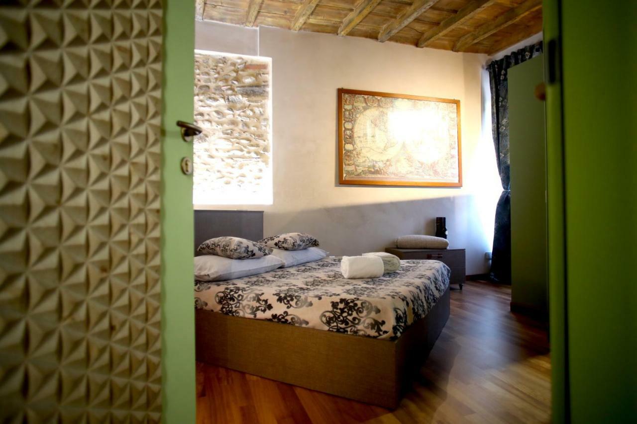 Deluxe Double Room Shower