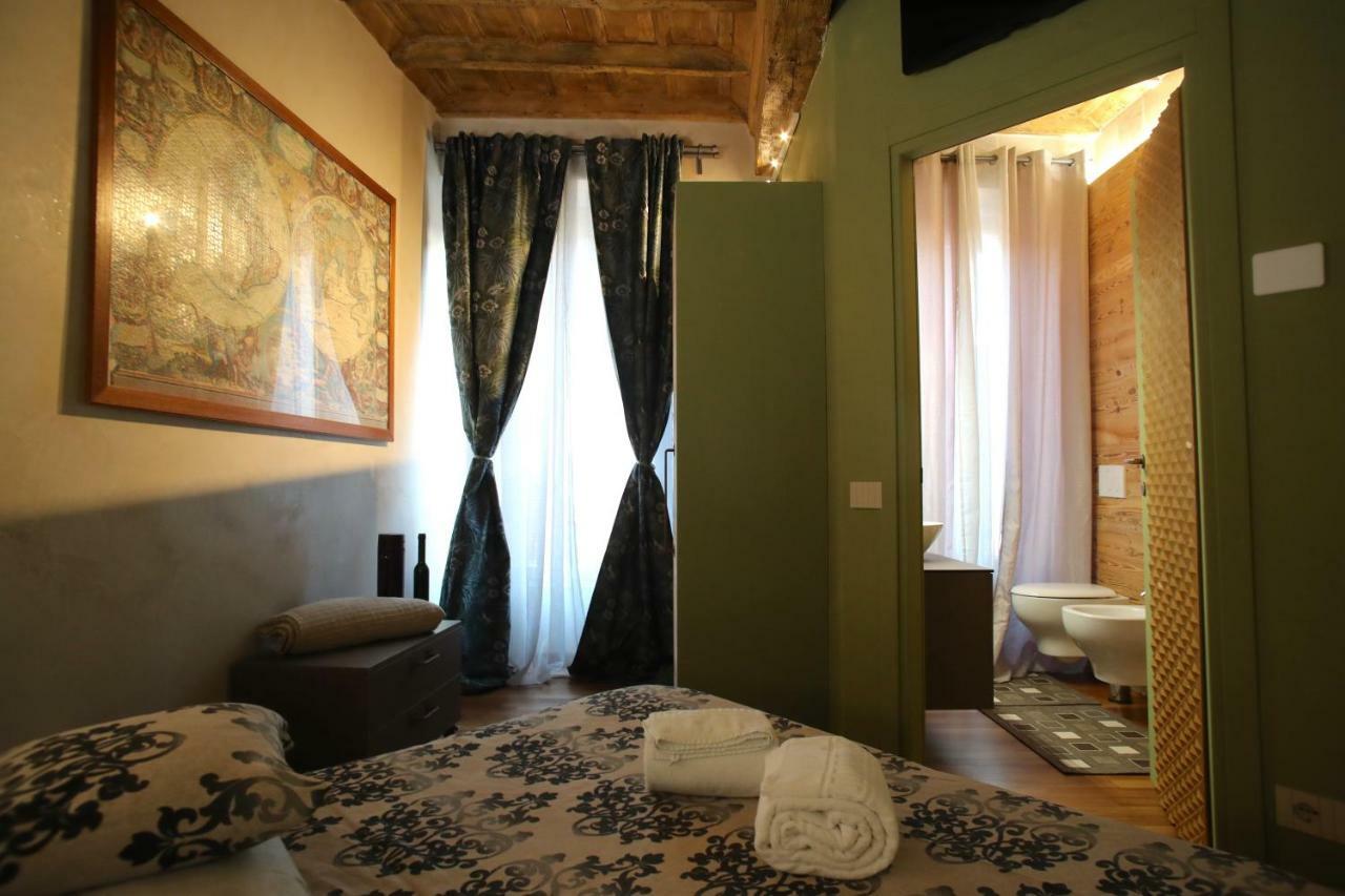 Deluxe Double Room Shower