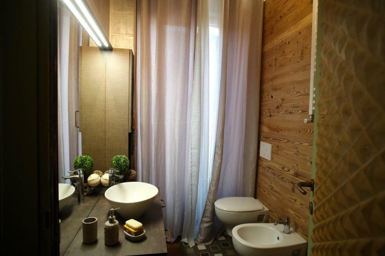 Deluxe Double Room Shower