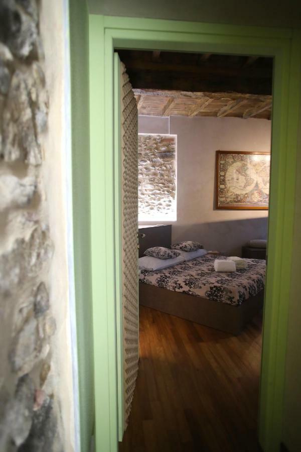 Deluxe Double Room Shower