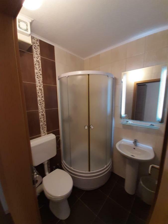 Twin Room,1348571060:JPEG