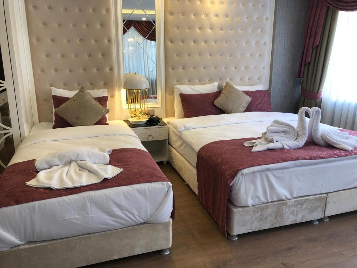 Deluxe Room (2 Adults + 1 Child)