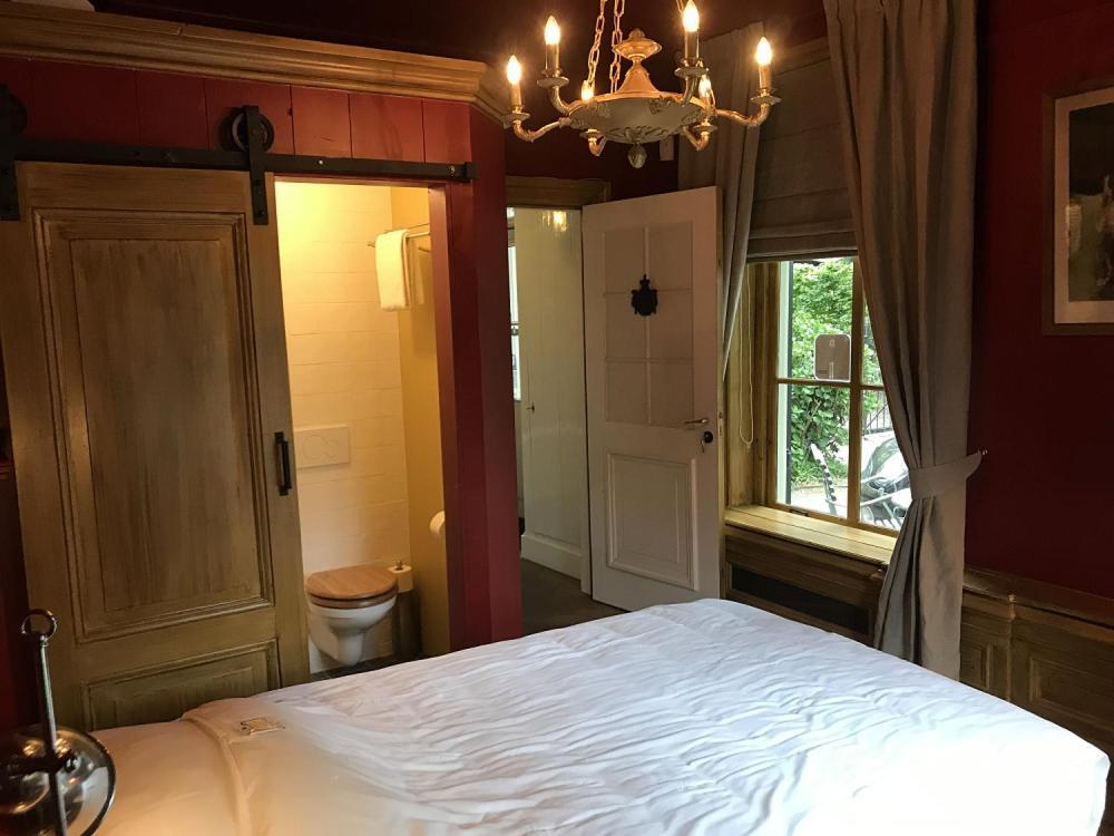 Single Room Bathroom