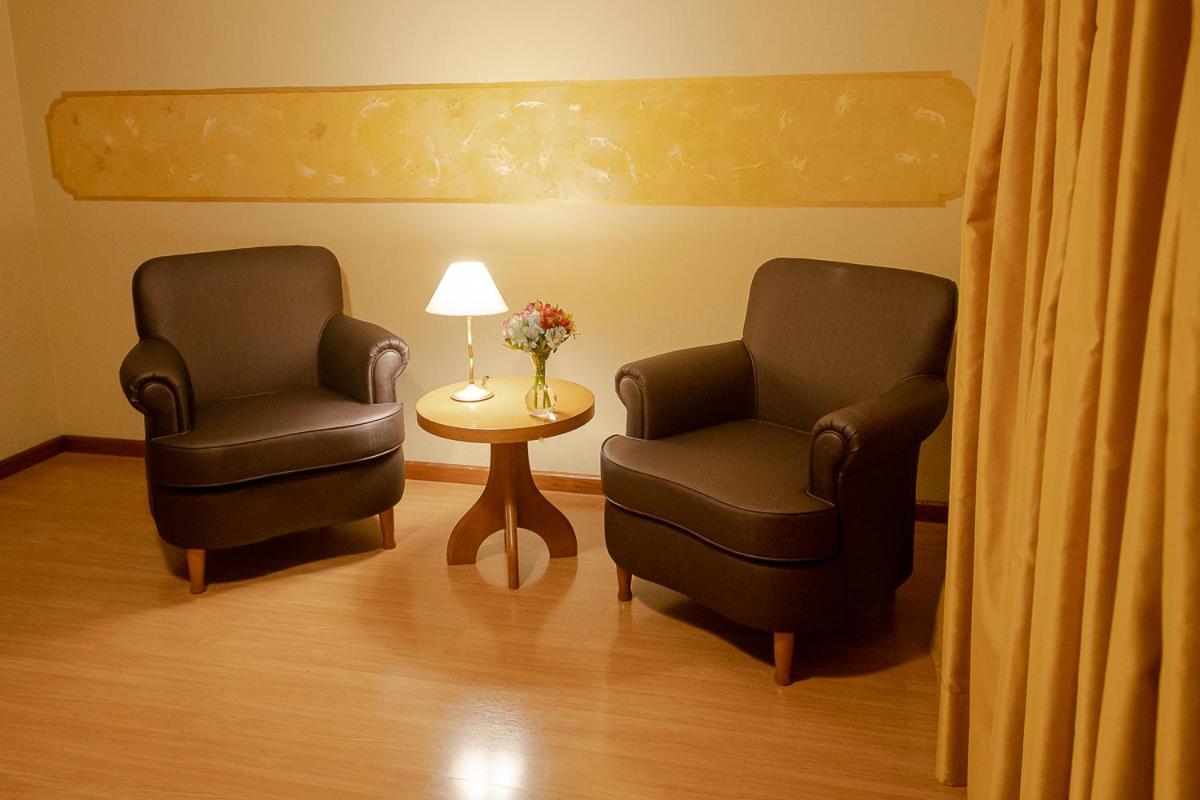 Suite,969561628:JPEG