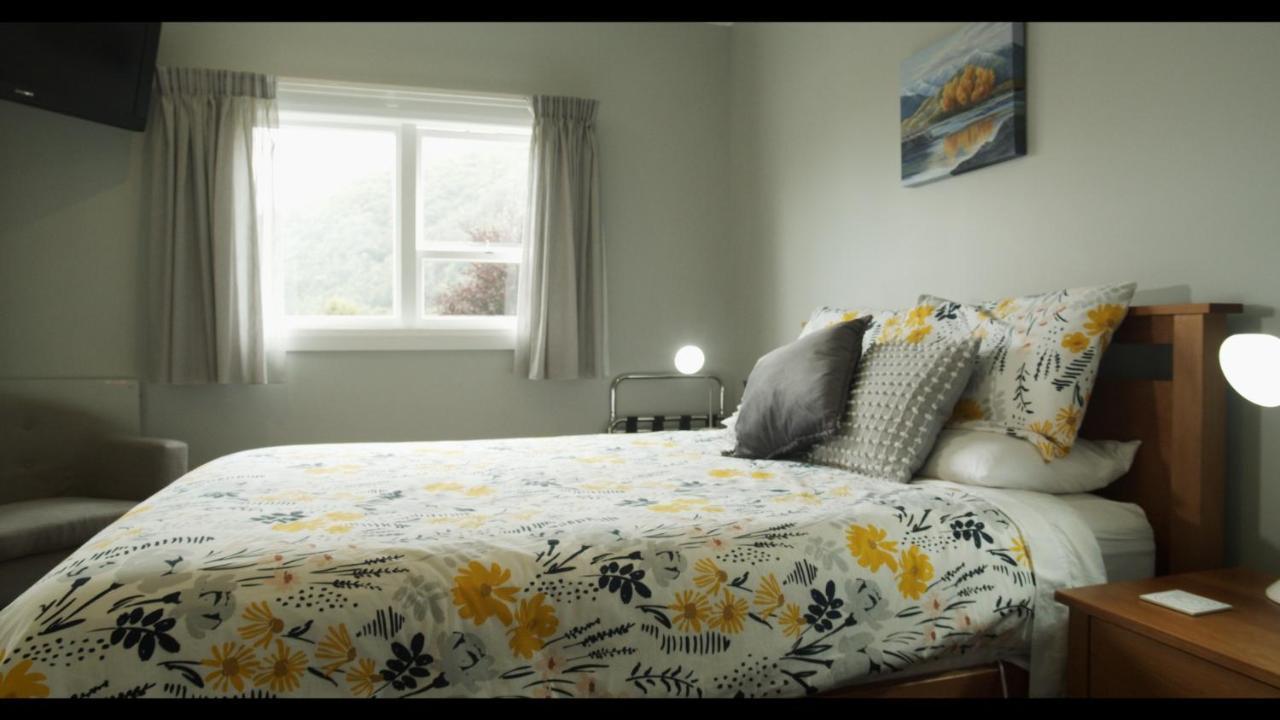 Deluxe Queen Room 3
