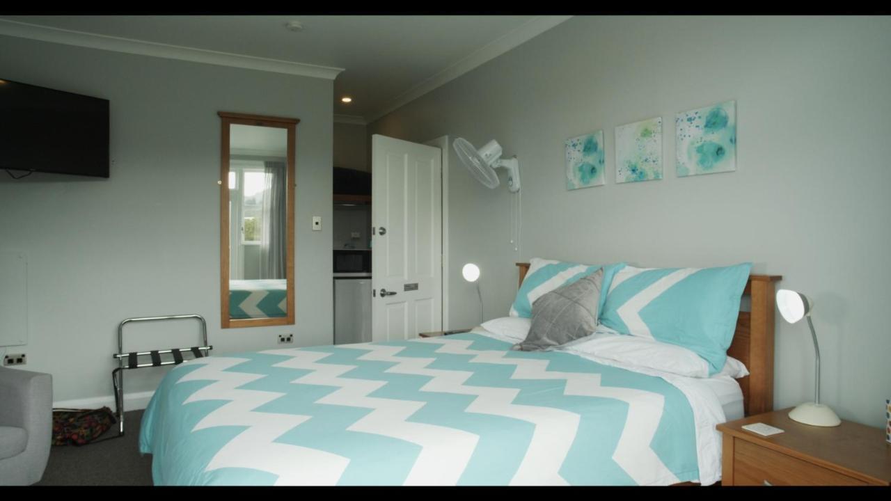 Deluxe Queen Room 2