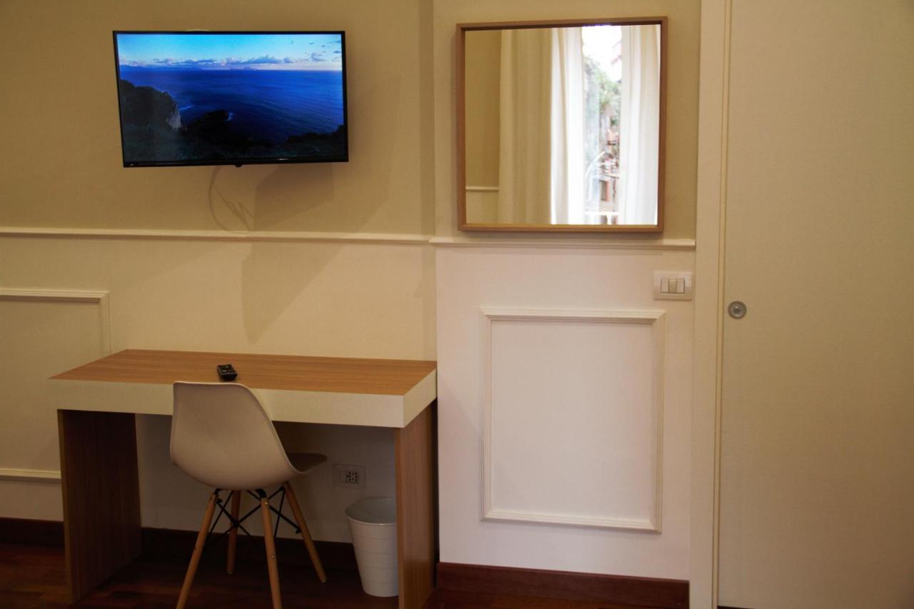 Double Room with Private Bathroom,971198143:JPEG